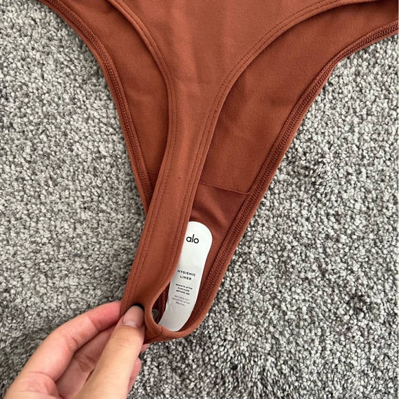 Alo Yoga Sleek Back Bodysuit. NWT - Picture 9 of 11